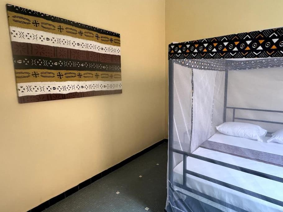 Independent Room On Island In Colonial House With Private Entrance Saint-Louis Buitenkant foto